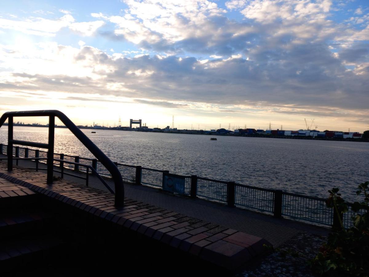 Lovely Shared 3 Bed Home Near The Thames Thamesmead  Экстерьер фото