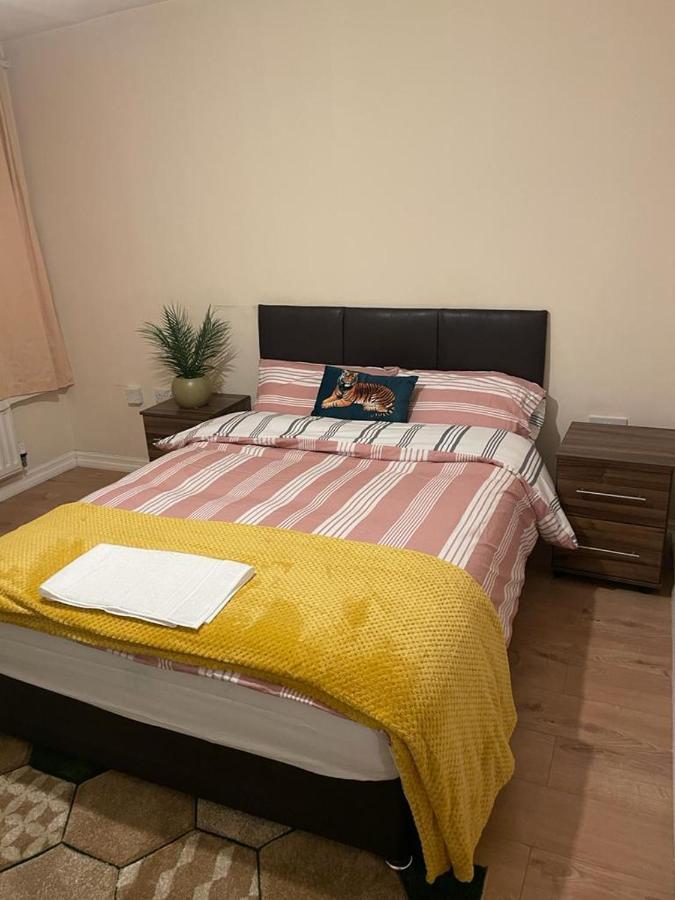 Lovely Shared 3 Bed Home Near The Thames Thamesmead  Экстерьер фото